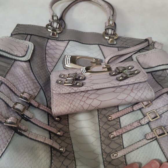 Guess Large Handbag with matching Wallet - Picture 3 of 16